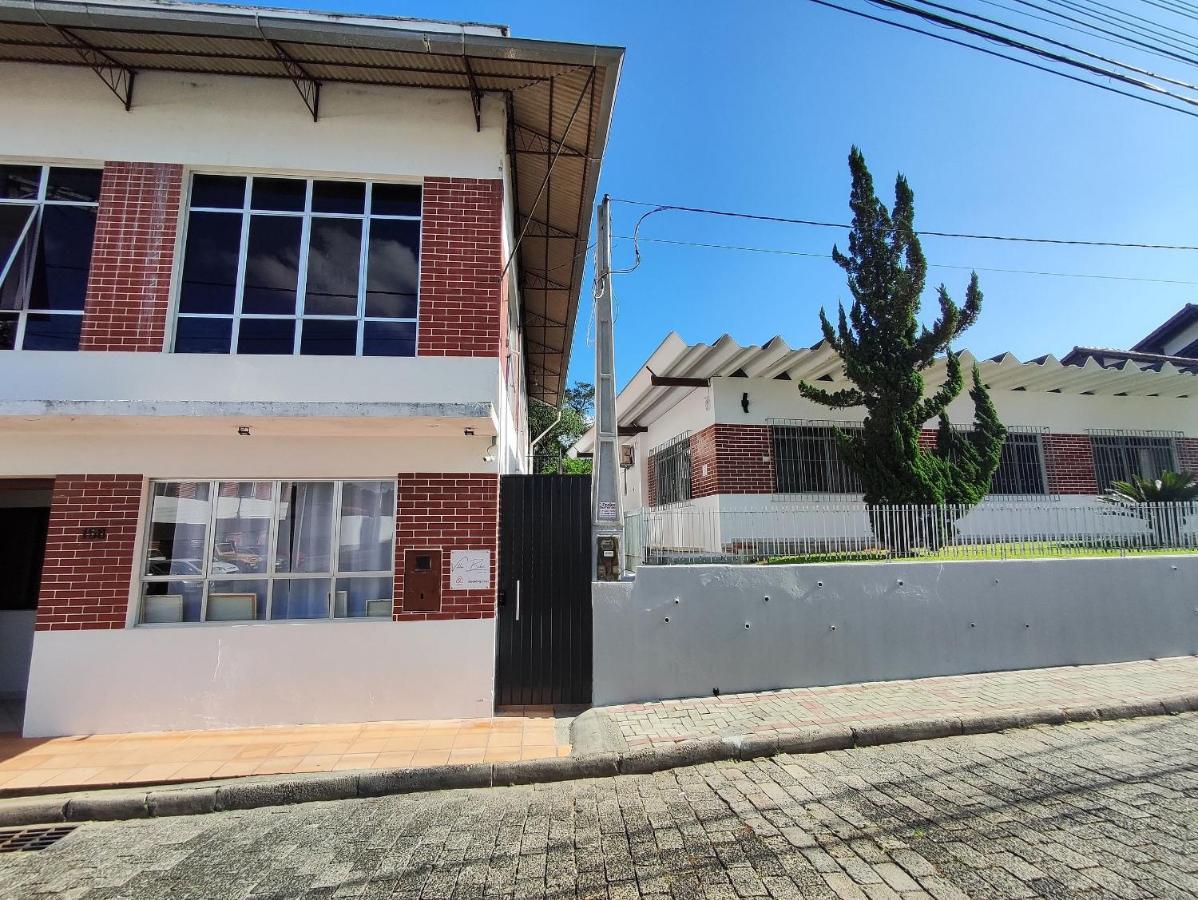 Villa Bilac - Studios Proximo A Vila Germanica Bairro Da Velha Blumenau Bagian luar foto